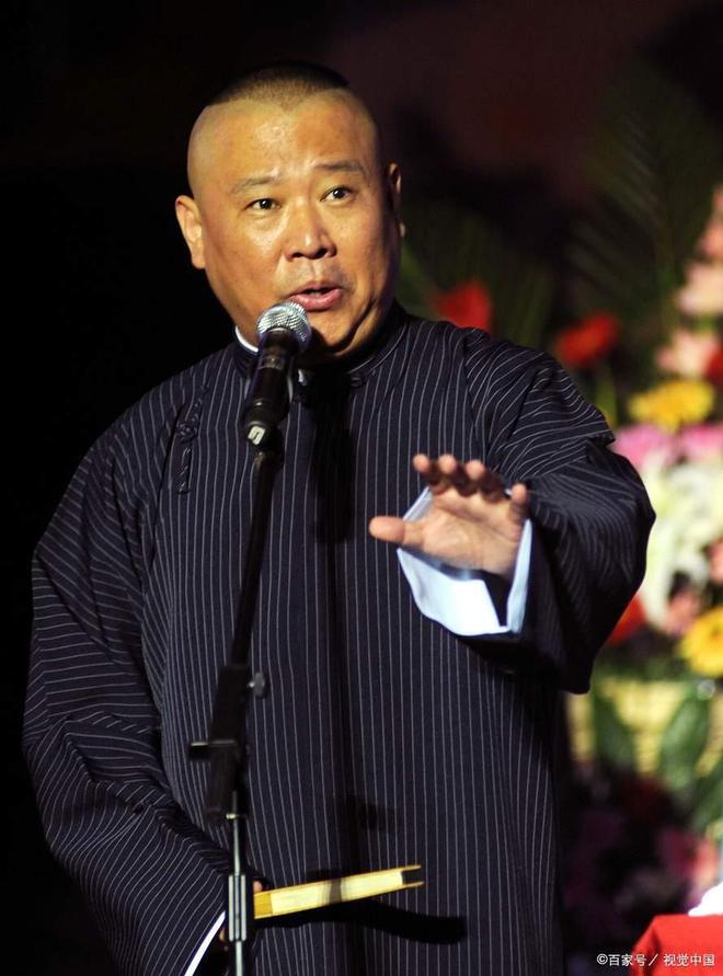 踢郭德纲足球要多久_郭德纲踢足球相声_郭德纲:我要踢足球