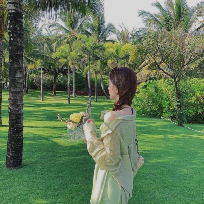 头像背影主流女生图片_头像背影女生唯美文艺_非主流女生头像背影