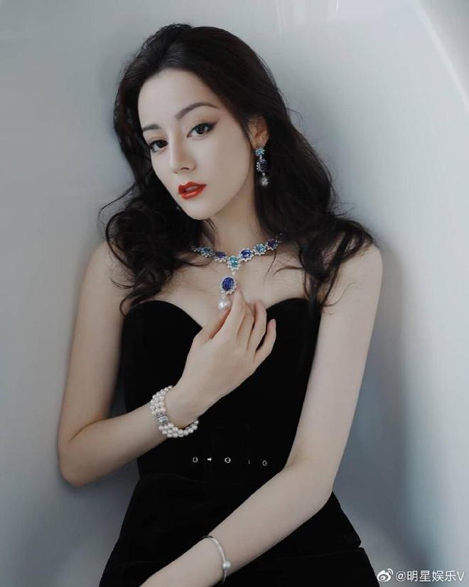 晚礼服的发型_晚礼服发型2024图片_晚礼服发型图片大全